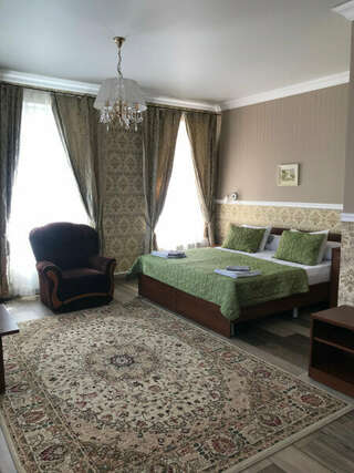 Гостиница Грин Лайм Краснодар Семейный номер с ванной-1